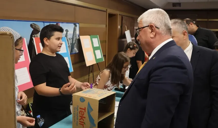 BİLSEM Şenliği mi, Müdürlük Fotoğraf Çekimi mi?
