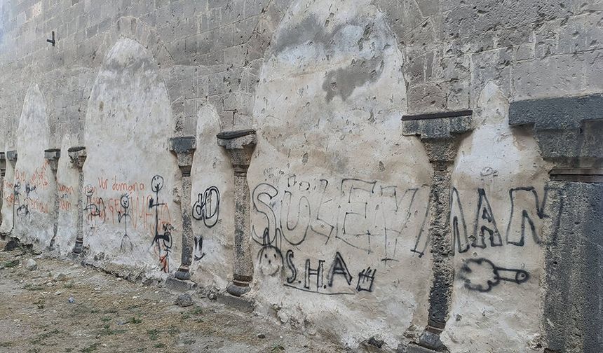 Gülşehir’de Aziz Dimitrios Rum Kilisesi’nin Duvarlarındaki Yazılar Tepki Çekti.