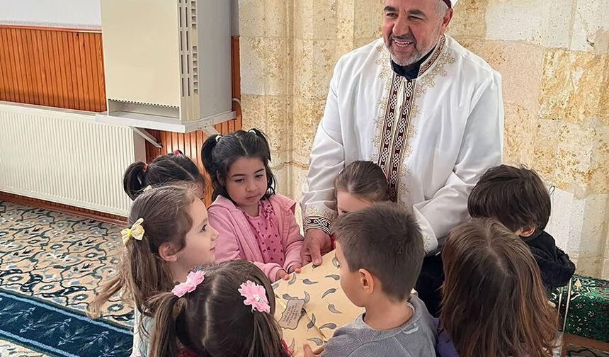 4-6 Yaş Kur’an Kursu Öğrencilerinden Din Görevlisine Anlamlı Ziyaret.