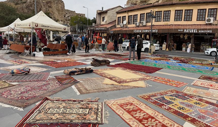 Kapadokya’da turistlerin yeni uğrak noktası: Ürgüp’te antika pazarı.