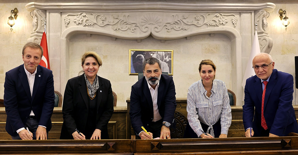 572802695 17932376412102292 155466699353686925 N